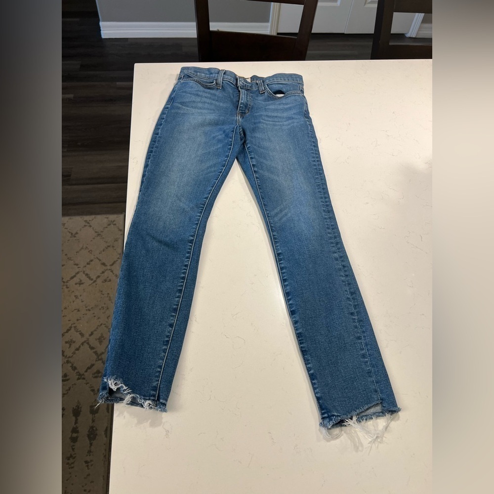 Current/Elliot The Highwaist Ankle Skinny
Sereno w/Released Uneven Hem size 27